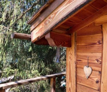 Saint-Jean-dʼAulps Bed & Breakfast | la Cabane dans les Arbres