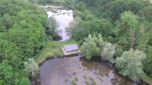 Mazieres-de-Touraine House | La cabane du pont du Douet