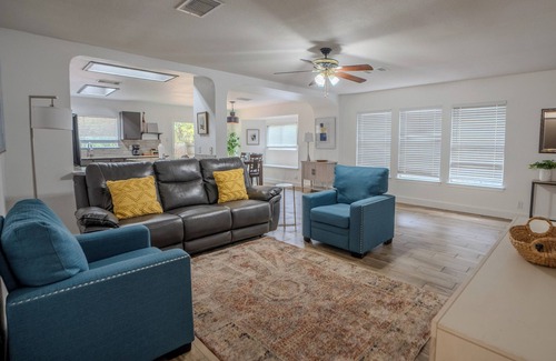 San Antonio House | La Cantera/Fiesta Texas/UTSA 3 Bedroom Home