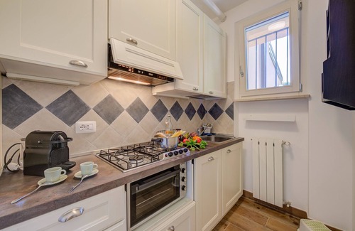 Padenghe sul Garda Apartment | La Casa Accanto With Shared Pool, Padenghe sul Garda, Italy