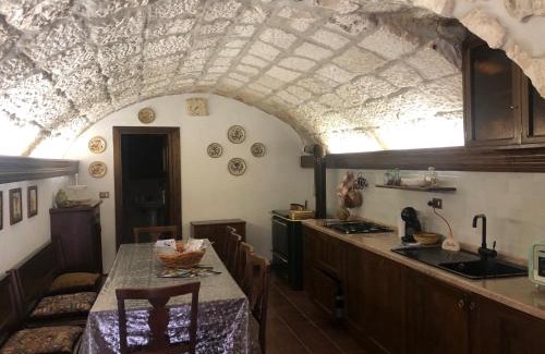 Sant'Eufemia a Maiella House | La casa della sirena