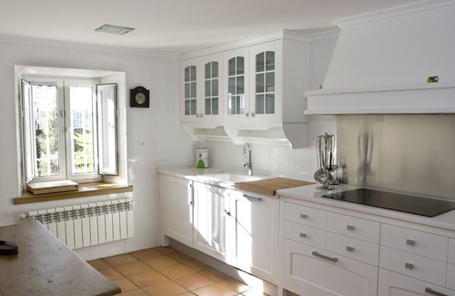 Retortillo Cottage | La Casa del Lago de Campoo. What a view! Ideal for families!