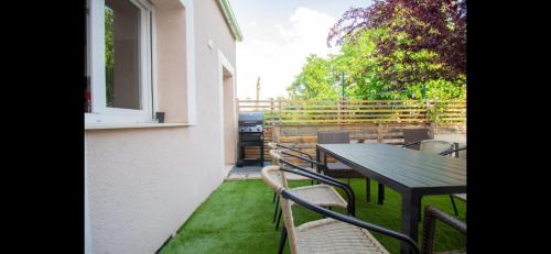 Cerezo de Abajo House | La Casa del Maestro