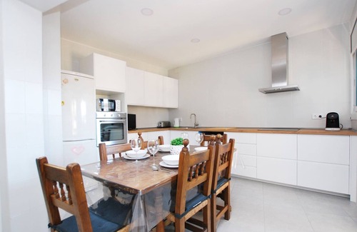 Badalona Ski Chalet | La casa del Pi · House in the city, next to Barcelona and beach