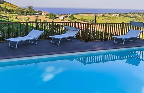 Capodarco Apartment | La casa di Carla Country House Pool and WI Fi Free-STUDIO at 3 km. the sea