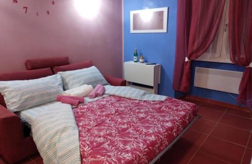 Fiuggi Apartment | LA CASA DI CARTA red