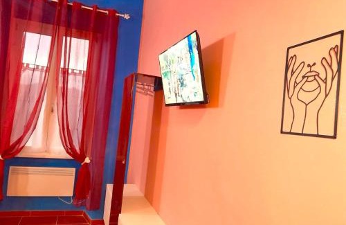 Fiuggi Apartment | LA CASA DI CARTA red
