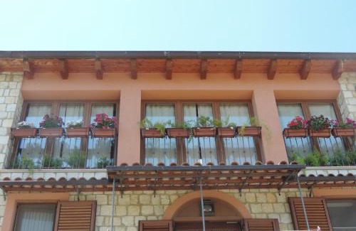Santa Caterina Villarmosa Bed & Breakfast | La Casa In Pietra