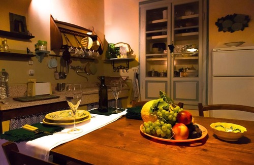 Le Piazze House | La casa rosa