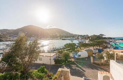 Ischia Porto Apartment | La casa sul porto