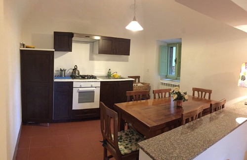 Filattiera Villa | La Casatorre di Ponticello. Casale di campagna con ampio giardino e piscina