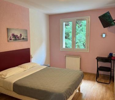Onet-le-Chateau Hotel | La Cascade