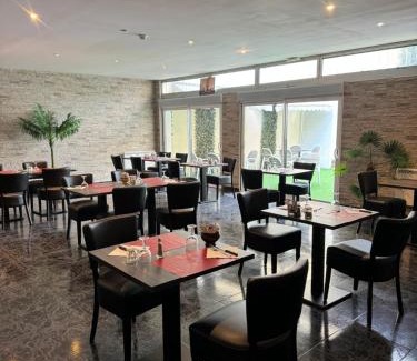Onet-le-Chateau Hotel | La Cascade