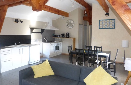 Vallon-Pont-d'Arc Cottage | La cascade, gîte 100 m2, village center, in renovated house with 4 gîtes
