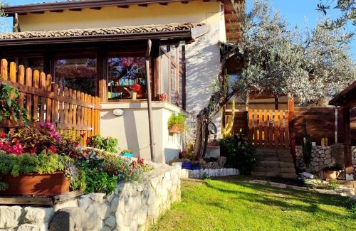 Fontechiari House | "La casetta" indipendente, con ampio spazio verde