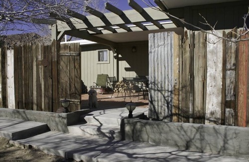 Panorama Heights Cabin | La Casita at Rattler Ranch in Joshua Tree