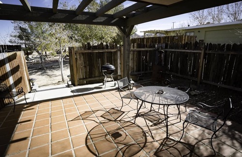 Panorama Heights Cabin | La Casita at Rattler Ranch in Joshua Tree