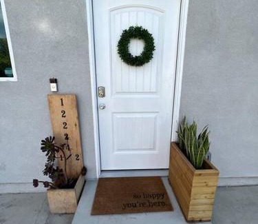 Whittier House | La Casita de Whittier, Private Unit w/patio area, Disney, Biola, Knotts