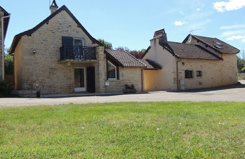 Vailhourles House | LA Cave de Pepe et sa Piscine