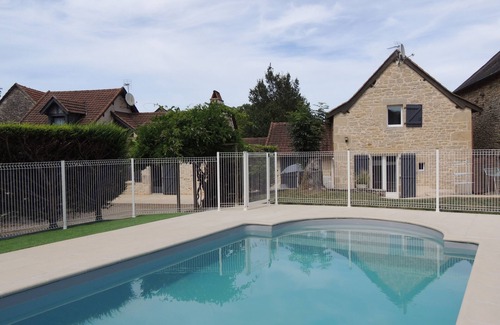 Vailhourles House | LA Cave de Pepe et sa Piscine