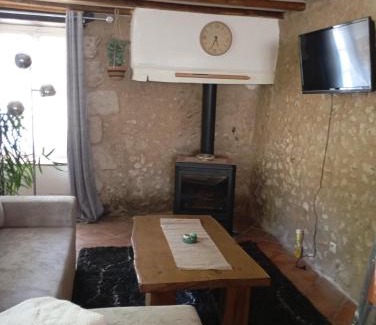 Saint-Aquilin House | La chaise