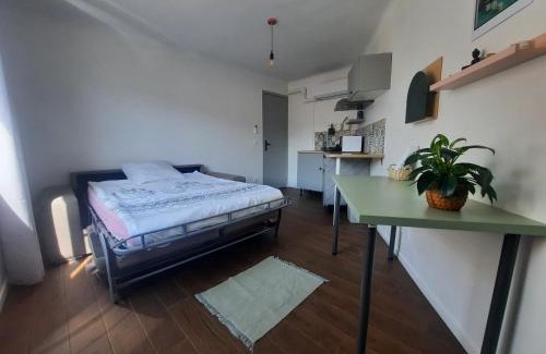 Pasteur House | La Chambre 3, Climatisée AC, Cuisine privée, Calme
