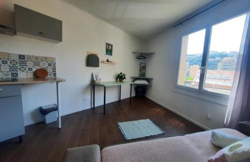 Pasteur House | La Chambre 3, Climatisée AC, Cuisine privée, Calme