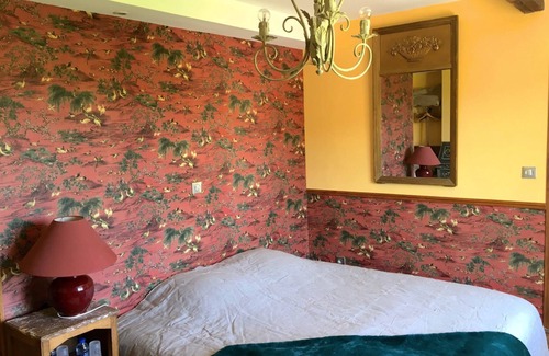 Echinghen Other | La Chambre Rouge