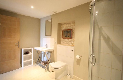 Reaux House | La Chamille - Sleeps 6 (3 Bedroom) - Stylish House With Heated Pool in the vines