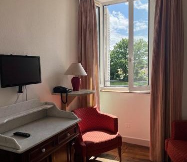 Saint-Etienne-de-Maurs Hotel | La Chatelleraie