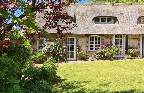 Saint-Valery-en-Caux Cottage | "La Chaumière de Nanou", with large garden and close to the sea.