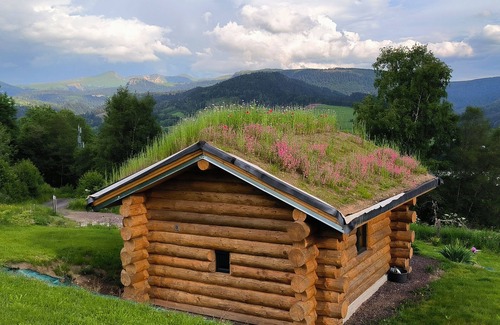 Murat-le-Quaire Cabin | La chouette K Banne