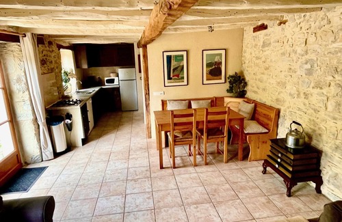 Degagnac House | LA Chouette Romantisch Authentiek Vrijstaande Gite met Privé Terras en Zwembad