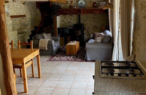 Degagnac House | LA Chouette Romantisch Authentiek Vrijstaande Gite met Privé Terras en Zwembad