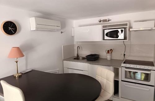 Quartier des Espesses House | La cigale et la fourmi