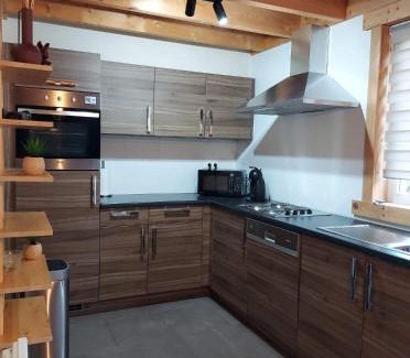 Froidchapelle House | La clairière du lac, le bungalow de l'écureuil