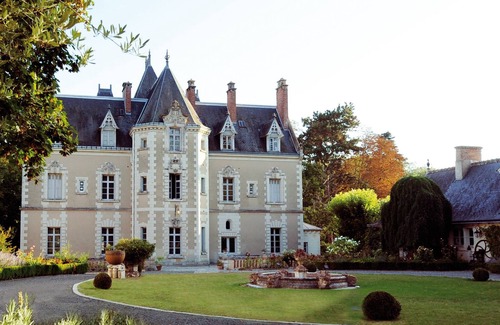 Blere Cottage | "La Closerie" at Château de Fontenay, 17-hectare park with swimming pool and tennis court.
