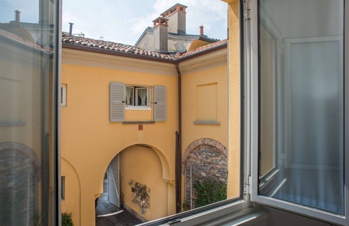 Cernobbio Apartment | La Corte di Zizi-apartament Cernobbio: for couples and families