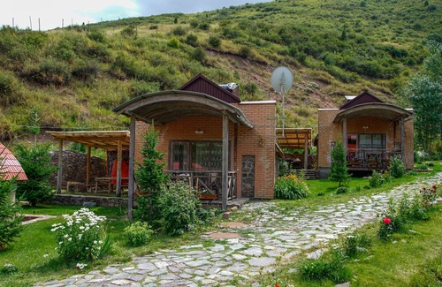 Chuy Province Cottage | La Dacha KG