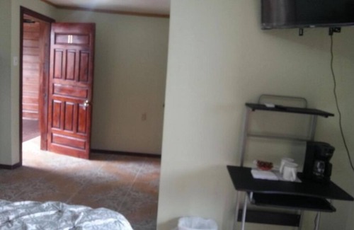 Corozal Hotel | La Delphina Bed and Breakfast Bar and Grill King Suite with Sea View