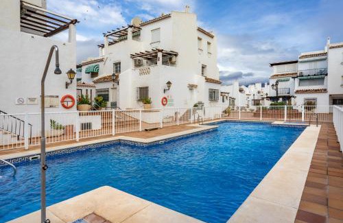 Castillo de Sabinillas Apartment | La Duquesa apartment with pool by Costarentals - Ref M8