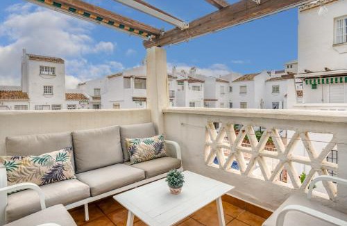 Castillo de Sabinillas Apartment | La Duquesa apartment with pool by Costarentals - Ref M8