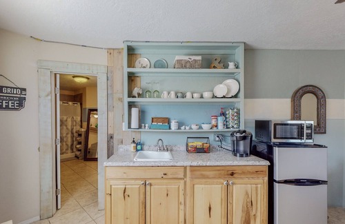 Rio Rancho Apartment | La Escapada, Master Suite w Washer/Dryer