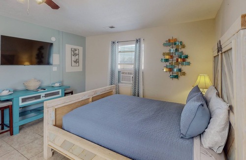 Rio Rancho Apartment | La Escapada, Master Suite w Washer/Dryer