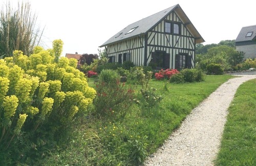 La Riviere-Saint-Sauveur House | "La Ferme aux Guignes" 5 minutes from HONFLEUR (St Sauveur River)
