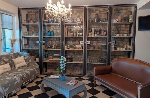 Moussac Bed & Breakfast | La Fontaine aux Poissons Rouges