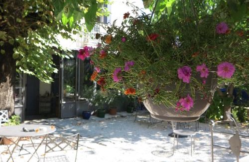 Moussac Bed & Breakfast | La Fontaine aux Poissons Rouges
