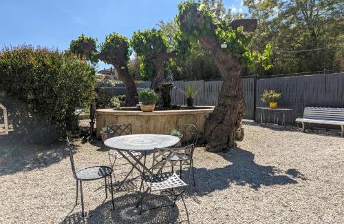 Moussac Bed & Breakfast | La Fontaine aux Poissons Rouges