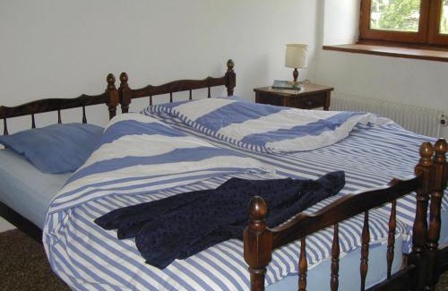 Saint-Germain-lʼHerm Bed & Breakfast | La Fontaine des Thiolles
