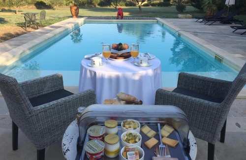 Blauzac Bed & Breakfast | La Fontaine des Oliviers